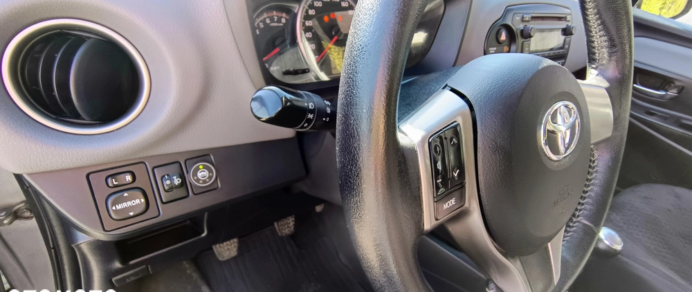 Toyota Yaris cena 23999 przebieg: 270000, rok produkcji 2015 z Wałbrzych małe 277